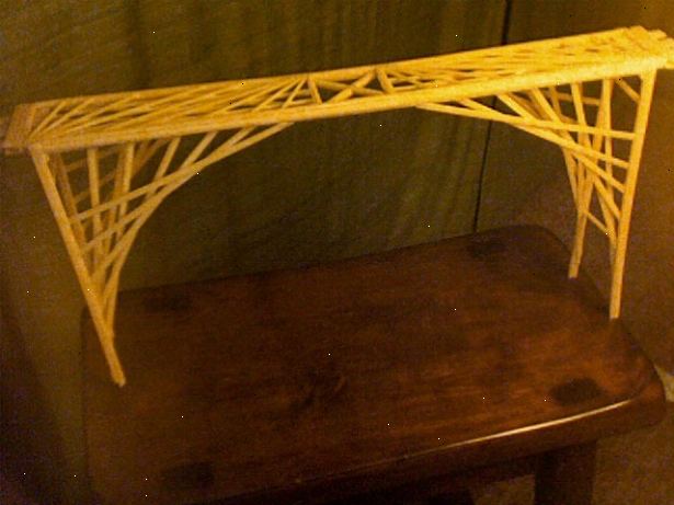 Hvordan bygge en spaghetti bro. Bestemme lengden din bro vil spenne.