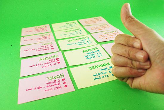 Hvordan å huske flashcards effektivt. First off, skrive flash-kort, hvis du ikke allerede har gjort det.