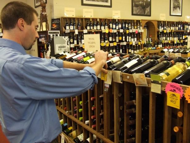 Hvordan være en vin salgsrepresentant. Oppfylle de grunnleggende kvalifikasjoner som vanligvis er nødvendig å være en vin salgsrepresentant.