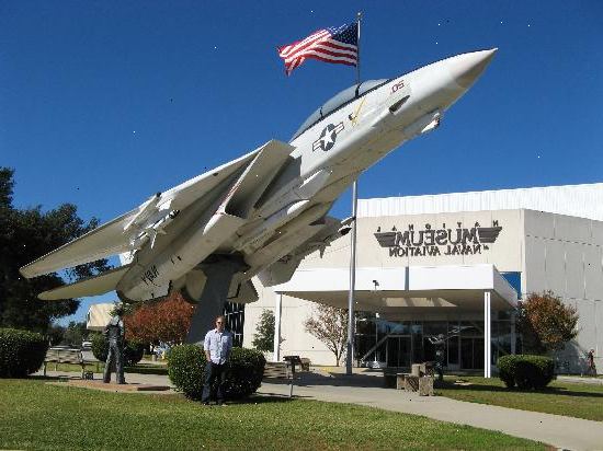 Hvordan å besøke Nasjonalmuseet for marinens luftfart. Planlegg ditt besøk.