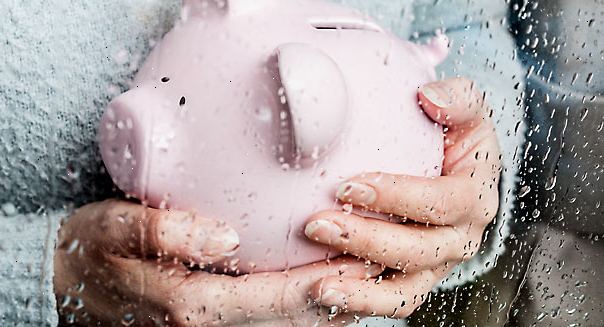 Hvordan avgjøre om å investere eller nedbetale gjeld. Bygge en regnværsdag fond før du investerer.