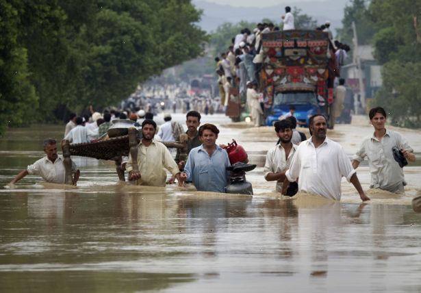 Hvordan hjelpe flomofrene i Pakistan. Kontakt en lokal veldedighetsorganisasjon som er anerkjente, som du stoler på, og som utfører veldedighetsarbeid i Pakistan.