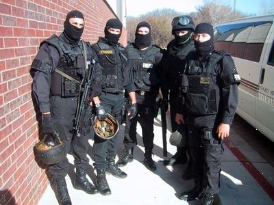 Hvordan delta på SWAT-teamet. Har erfaring som politimann.