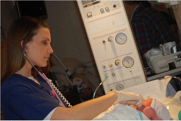 Hvordan bli en neonatal sykepleier. Skjerpe matematikk og naturfag ferdigheter i videregående skole.